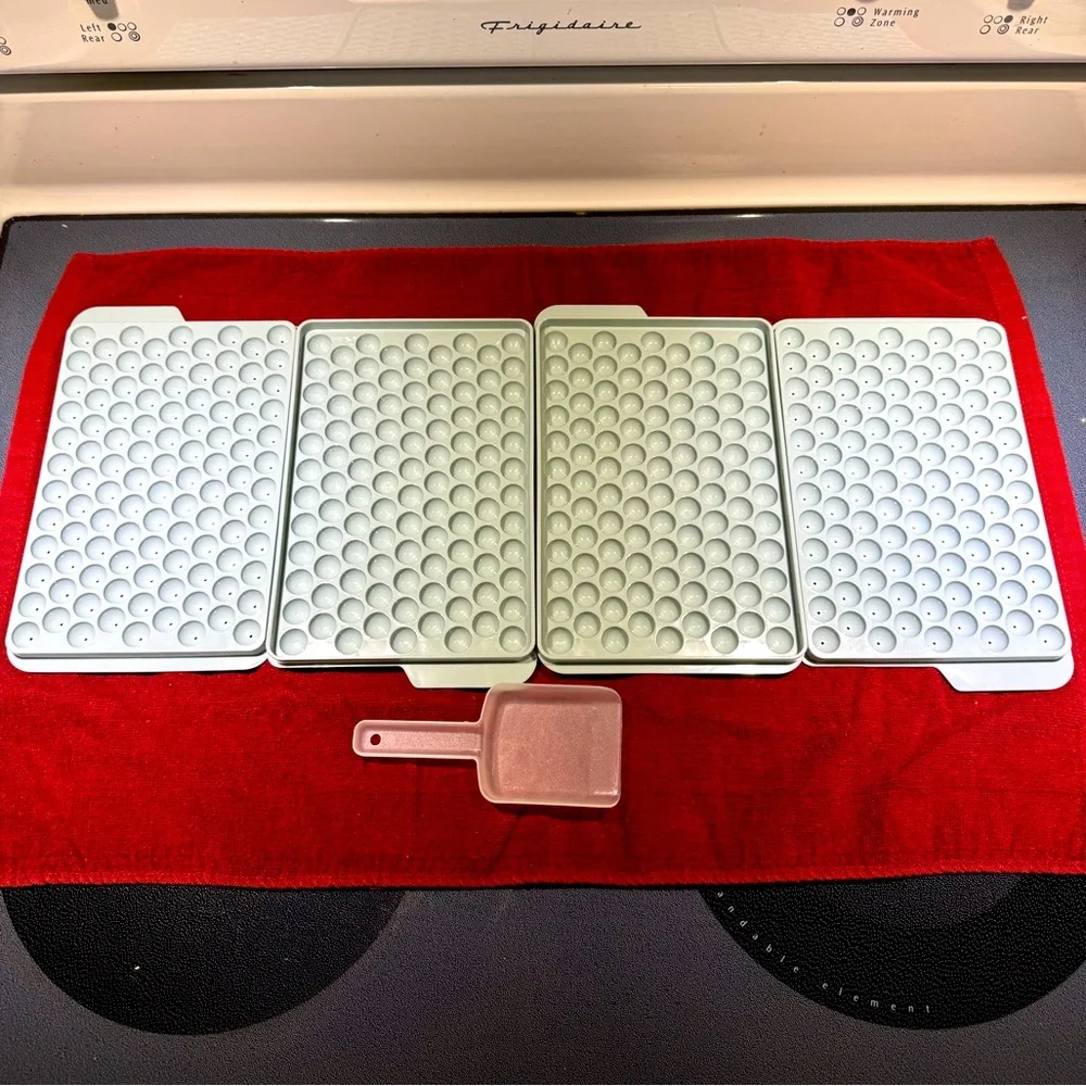 Mini Ice Cube Tray with Storage Container - Picture 2 of 9